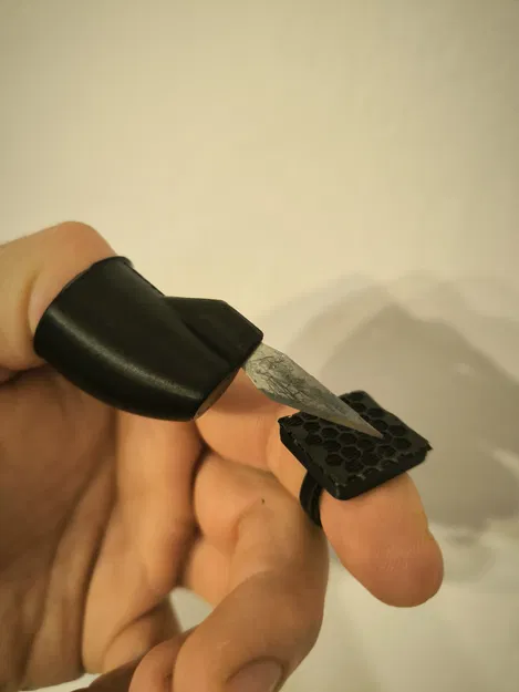 Dao Rọc Giấy Đeo Tay - Image 1