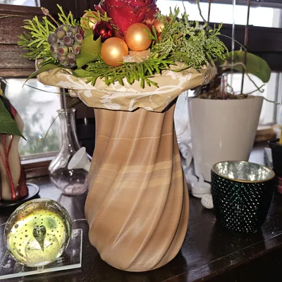 Bình hoa họa tiết xoắn ốc