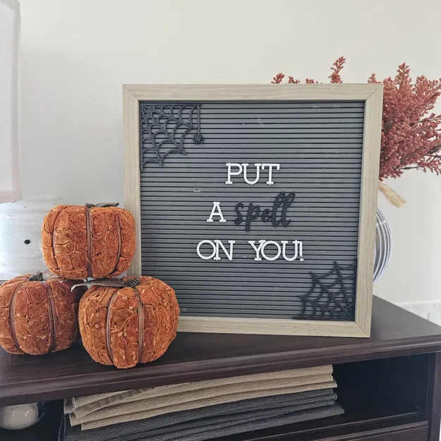 Mạng Nhện Góc Tường Cho Bảng Chữ Cái - Image 1