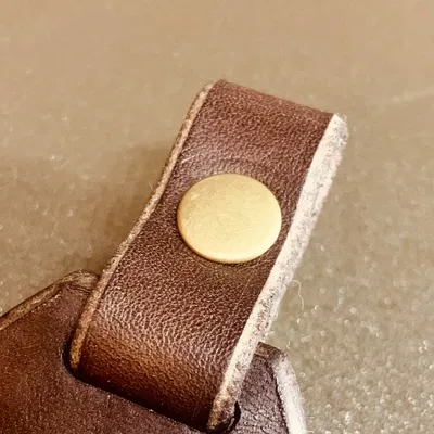 Dụng cụ đóng tán yên ngựa