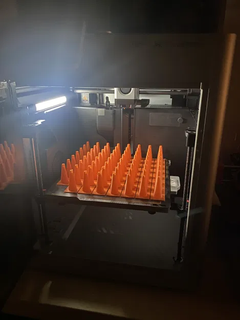 Nón Giao Thông Tỉ Lệ 1/10 Cao 18 Inch - Kiểu Tiết Kiệm - Đế Chi Tiết Cao - Image 2