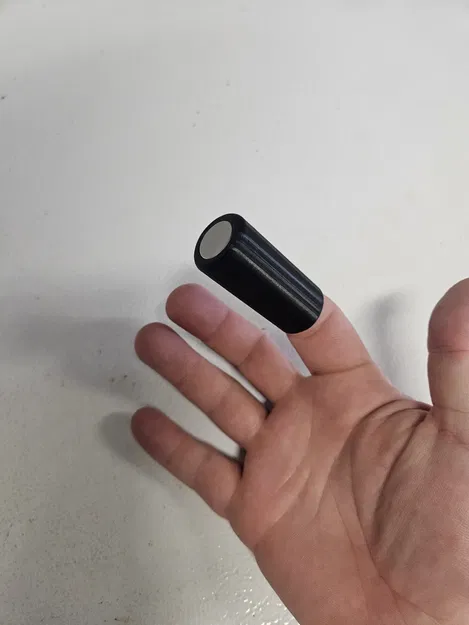 Dụng Cụ Gắp Nam Châm Cho Ngón Tay - Image 1