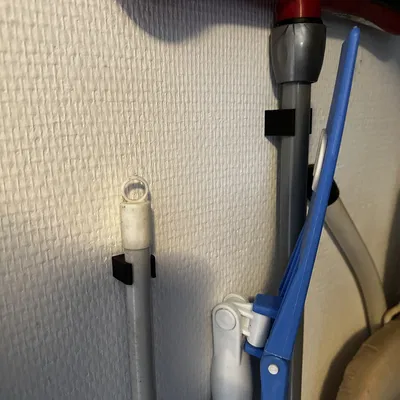 Giá đỡ chổi tùy chỉnh (openSCAD)