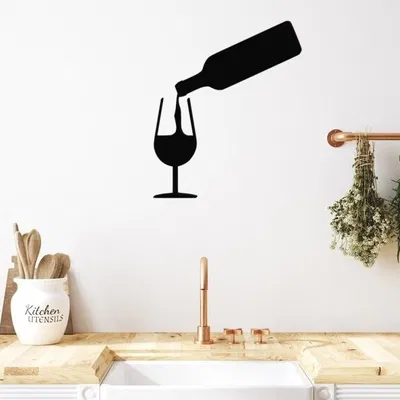 Trang Trí Tường Chai Rượu Vang Độc Đáo