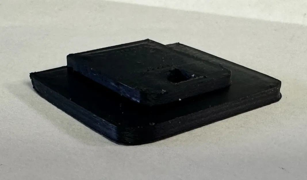 Kẹp Mũ Bảo Hiểm Cho Đèn Pin NEBO - Image 1