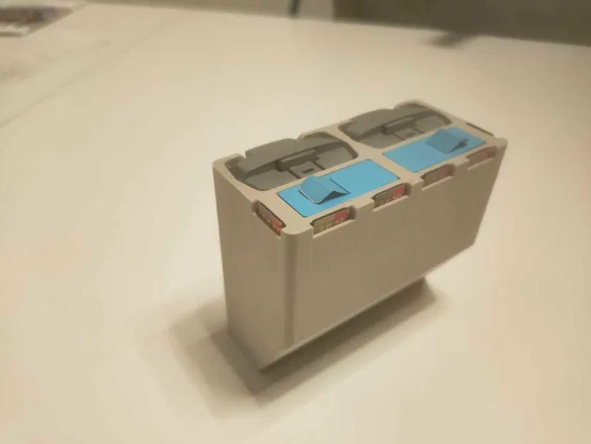 Hộp đựng pin cho 2 DJI Mini2, 2 GoPro Hero 9 và thẻ nhớ SD - Image 3