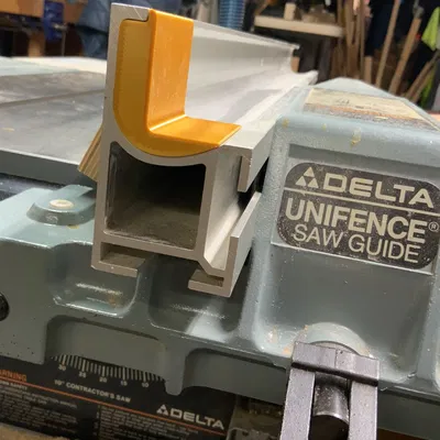 Pát Kẹp Delta Unifence