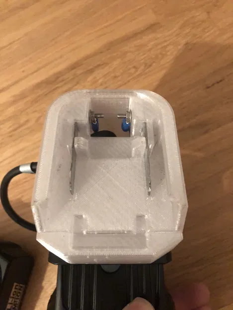 Chế Đèn Pin Makita Từ Pin 18V - Image 3