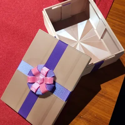 Hộp Quà "Ruy Băng Đôi" Có Khóa Xoay