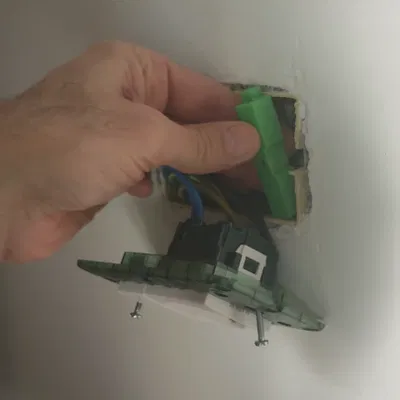 Chân đế để sửa hộp điện 503 bị gãy...