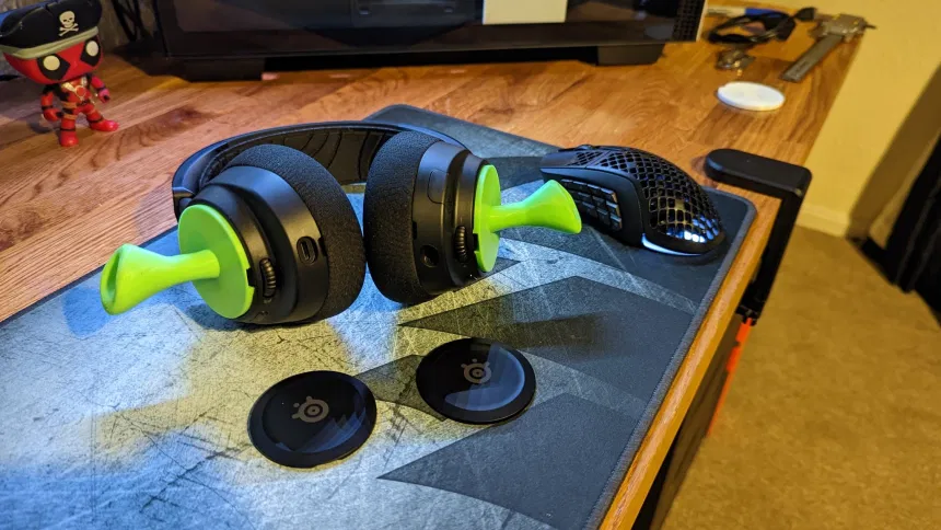 Tai Shrek Cho SteelSeries Arctis Nova 7 - Image 1