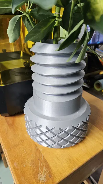 Chậu cây hình Thumbscrew - Image 1