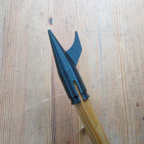 Móc treo đồ vào cán chổi - Image 1