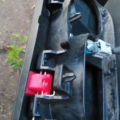 Bản lề thay thế cho nắp sạc (Renault Twizy)