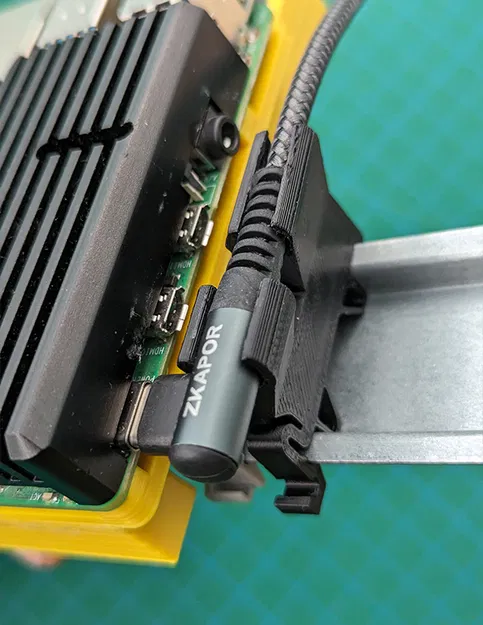 Kẹp giữ cáp USB Raspberry Pi4 trên thanh DIN - Image 1