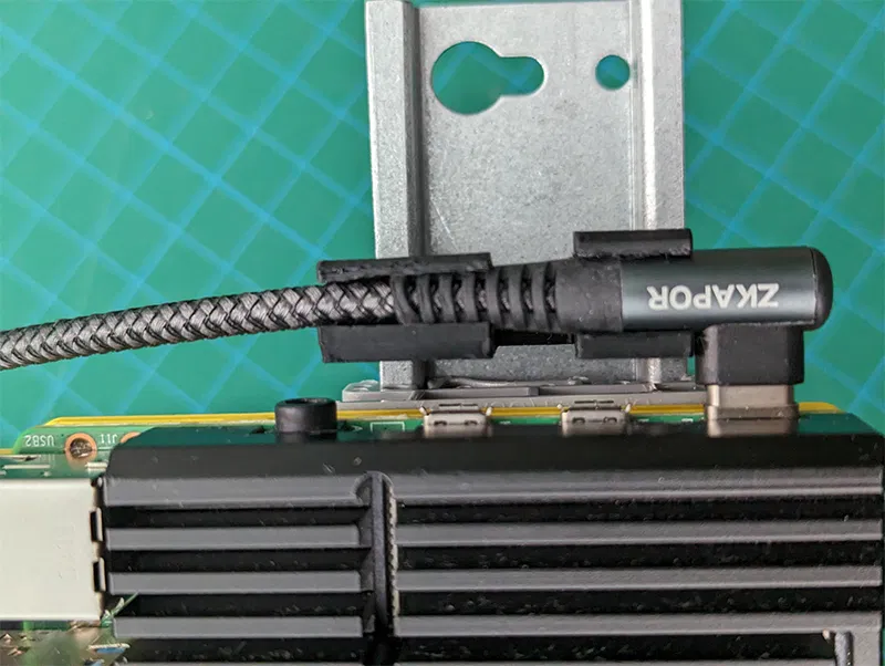 Kẹp giữ cáp USB Raspberry Pi4 trên thanh DIN - Image 2