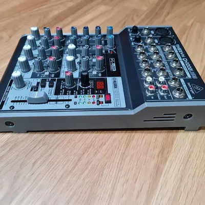 Mặt Mod Mixer Behringer Xenyx QX1002 USB