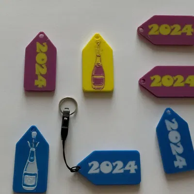 Móc Khóa 2024 Đa Sắc Có Chai