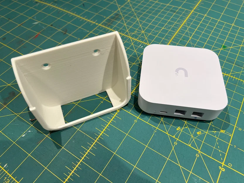 Giá Treo Tường Cho Unifi UXG Lite - Image 1