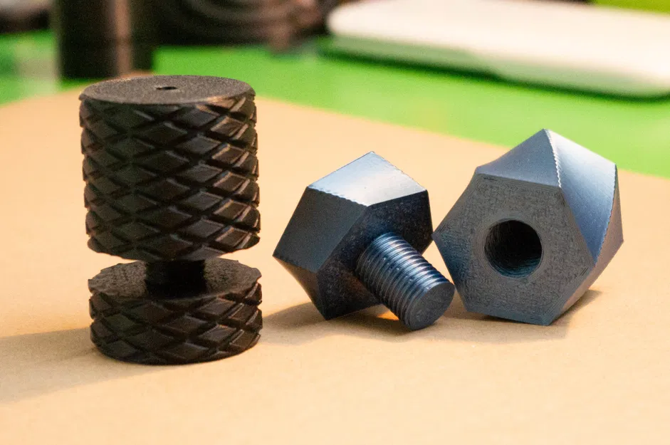 Chân đế đồ nội thất chỉnh độ cao được - Image 1