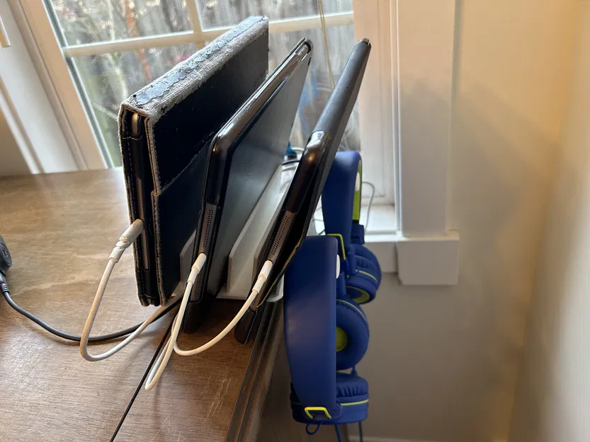 Kệ iPad kiêm móc treo tai nghe - Image 1