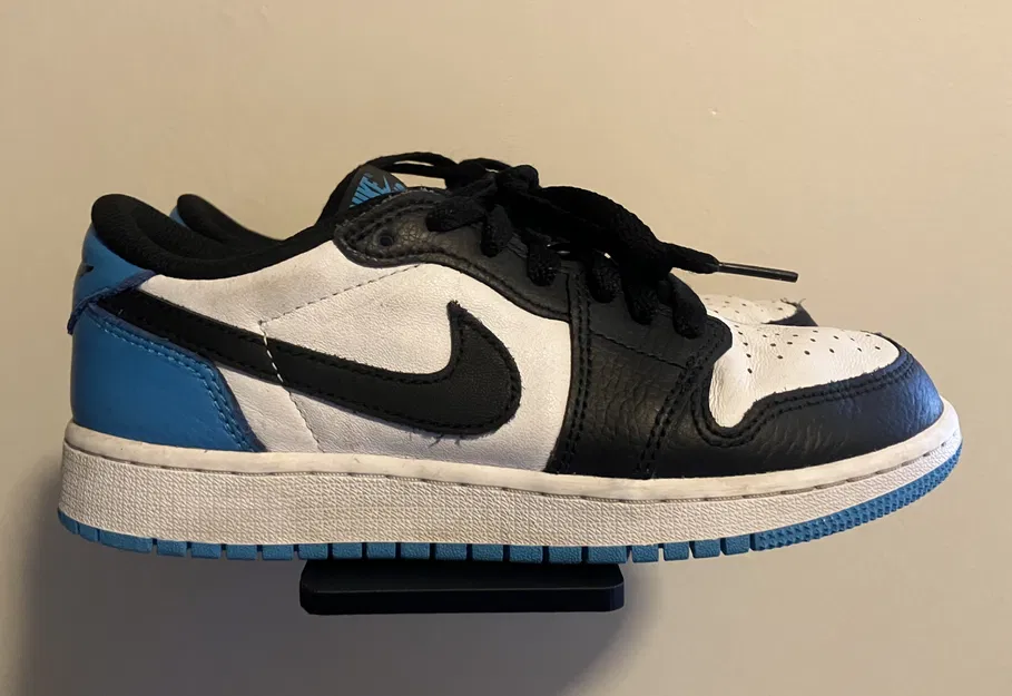 Sole Mate Shelf: Kệ Giày Treo Tường In 3D - Image 1