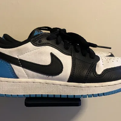 Sole Mate Shelf: Kệ Giày Treo Tường In 3D