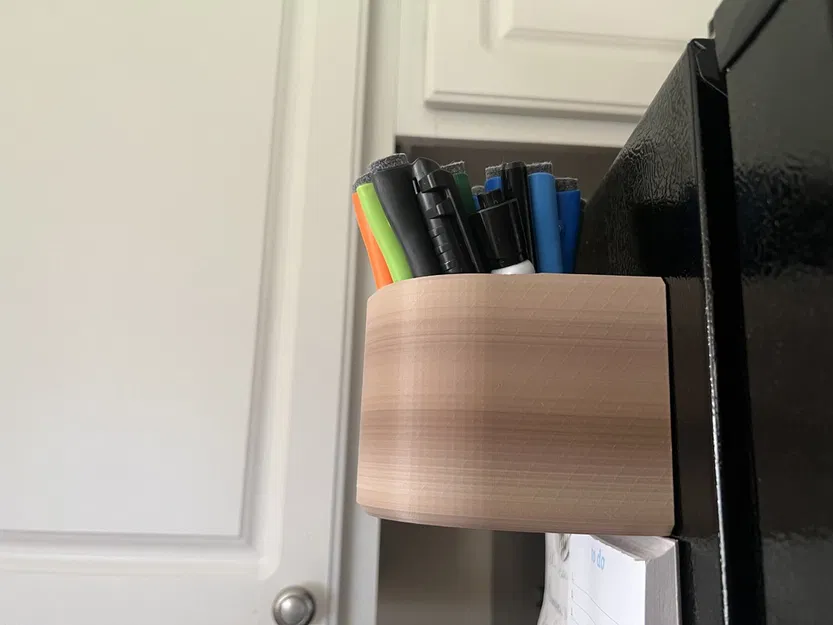 CỐC CẮM BÚT DẠ CÓ NAM CHÂM - Image 1