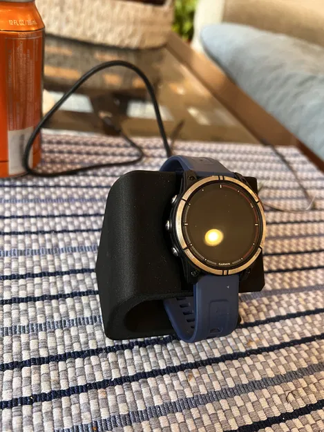 Giá Đỡ kiêm Sạc Garmin Quatix 7 - Image 1