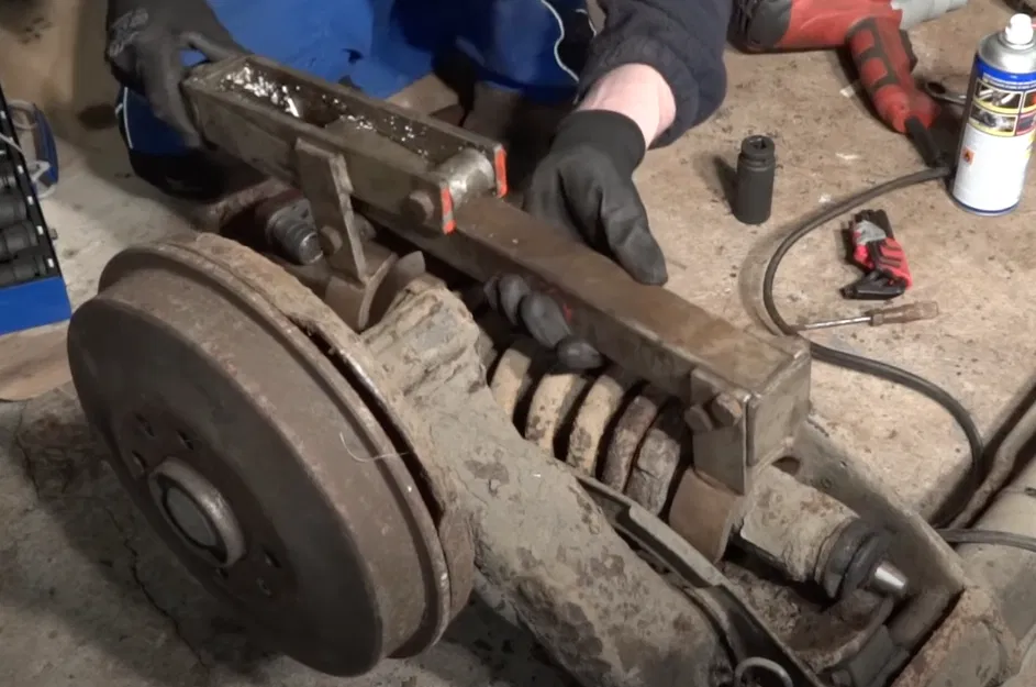 Công cụ Nén Lò Xo Sau Peugeot 305 / Citroen C15 - Image 4