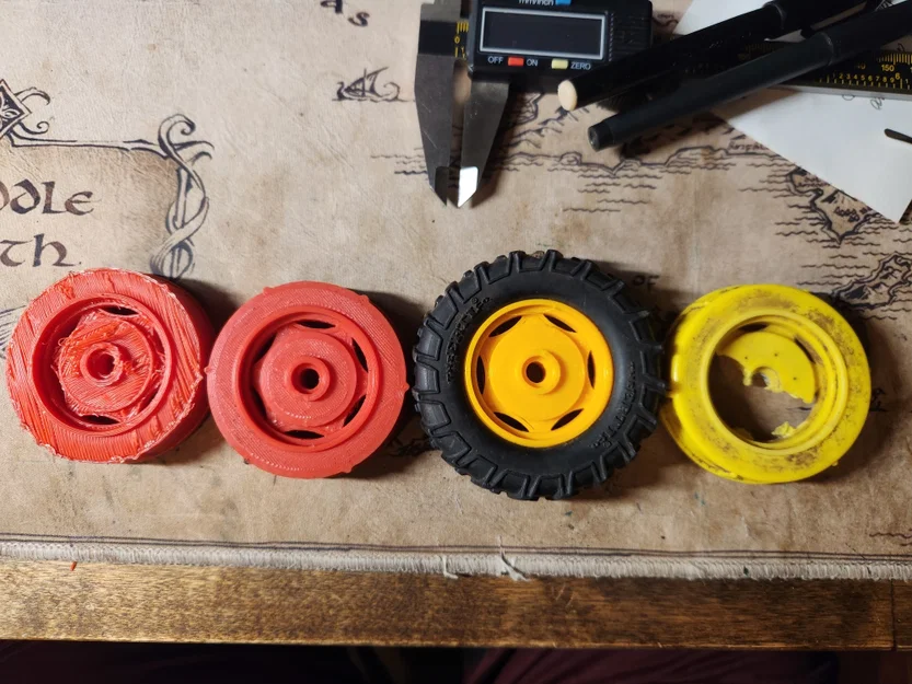Bánh Xe Lốp Máy Kéo ERTL 80mm Cho Xe John Deere Đúc - Image 1