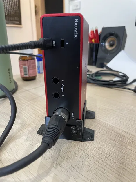 Giá Đỡ Đứng Cho Focusrite Scarlett Solo Gen 4 (USB-C) - Image 1
