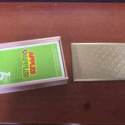 Hộp Mini "Apples to Apples"