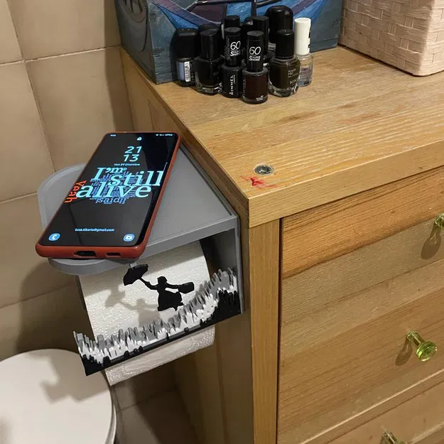 Kệ giữ giấy vệ sinh Mary Poppins phiên bản bay - Image 1