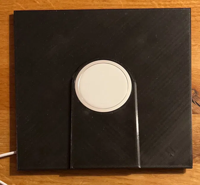 Miếng Dán Console MagSafe Cho Tesla Model 3 (2019-2021) - iPhone 13 Pro - Image 1