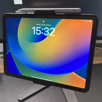 Giá đỡ iPad Pro kèm ốp lưng