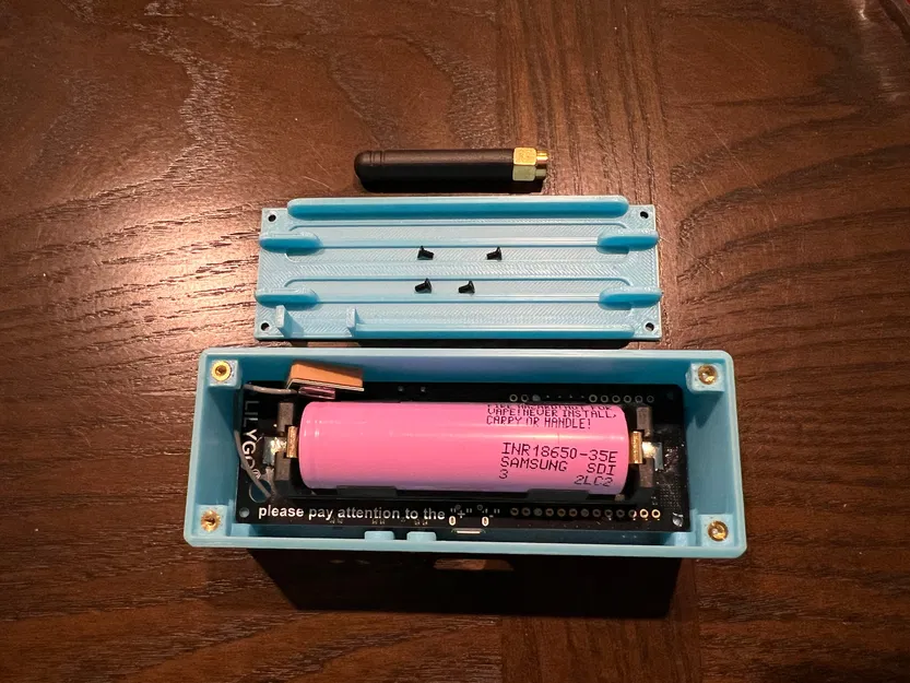 Vỏ T-Beam Đơn Giản Có Khe Cắt Màn Hình và Nút Bấm - Image 2