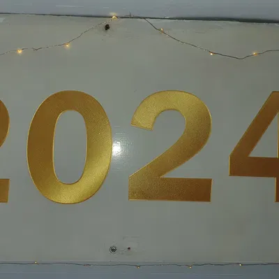 Biển hiệu "2024"