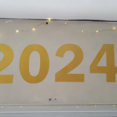 Biển hiệu "2024"