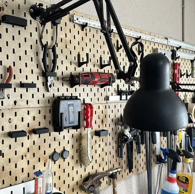 Giá đỡ đèn SKADIS