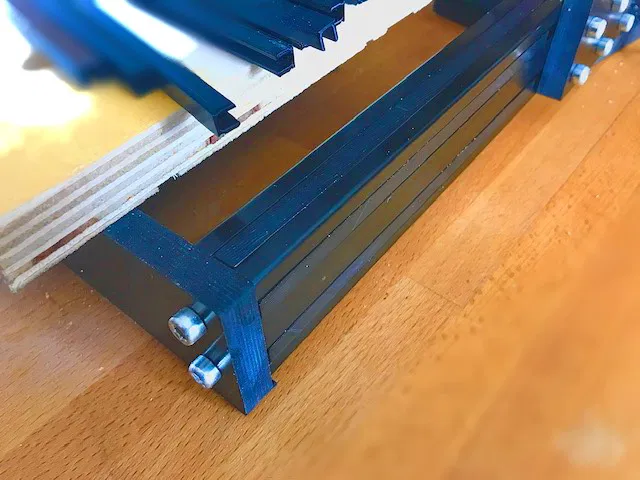 Nắp Chặn Bụi Rãnh Trượt Dạng Kẹp Cho CNC 3018 (và các dòng 1610, 2040, 2418,...) - Image 1