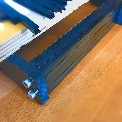 Nắp Chặn Bụi Rãnh Trượt Dạng Kẹp Cho CNC 3018 (và các dòng 1610, 2040, 2418,...)