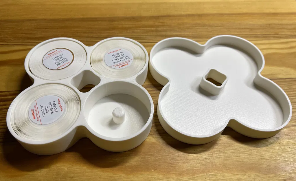 Hộp Đựng Cuộn Giấy Niimbot D110 - Image 1