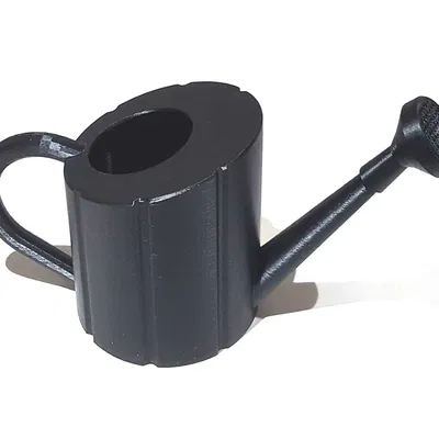 Bình tưới cây và hoa hồng