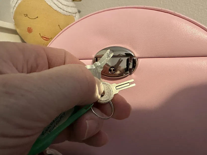 Chìa Khóa Hộp Trang Sức - Image 1