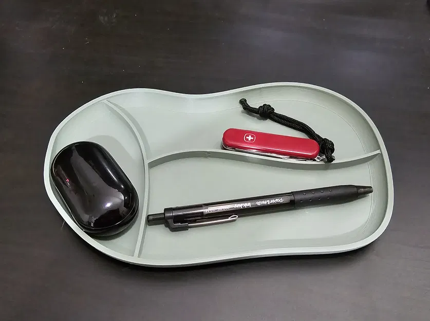 Khay Bàn Cong Có Vách Ngăn - Image 1