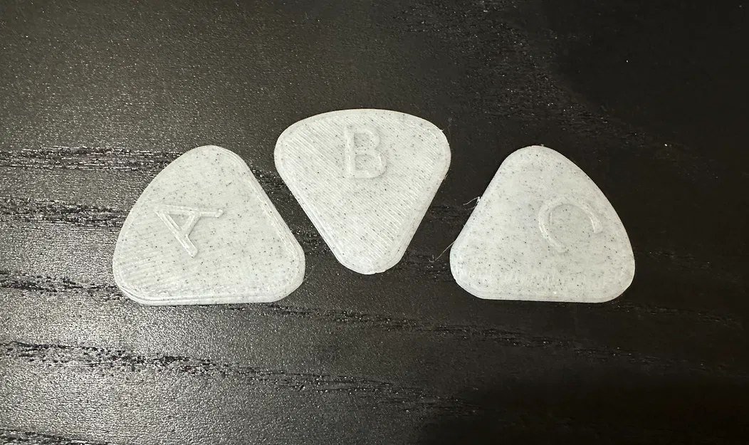 Pick Đàn Guitar In Chữ Cái Theo Tên - Image 1