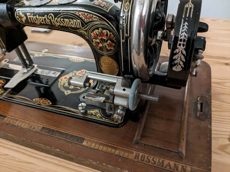 Bánh Xe Máy Tua Chỉ May - Frister & Rossmann - Image 2