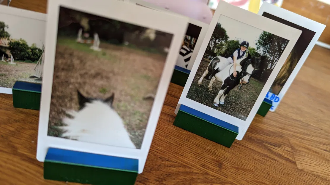 Chân đế / Khung ảnh phim Instax mini & Polaroid go - Image 1