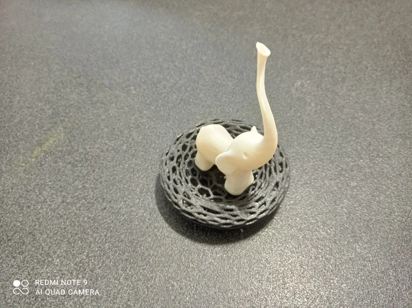 Đế Giữ Nhẫn Kiểu Voronoi / Low Poly - Image 1